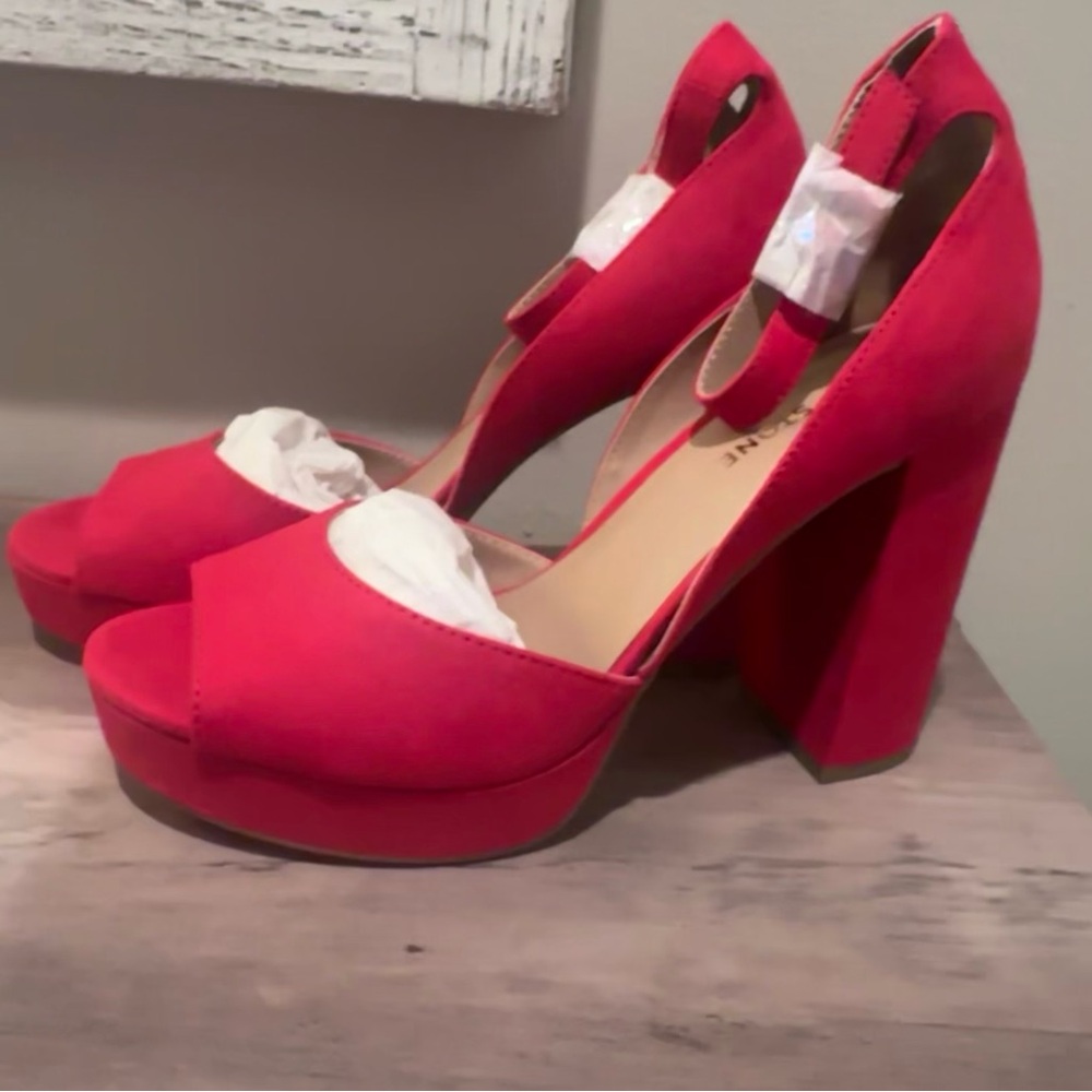 NWT Sun + Stone Vibrant Red Peep Toe Heels Womens Size 9